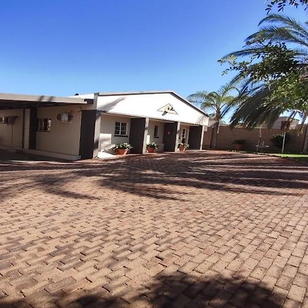 Bird'S Nest Guest House Keetmanshoop Buitenkant foto