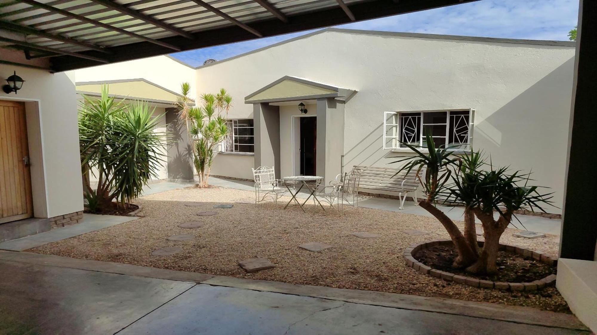 Bird'S Nest Guest House Keetmanshoop Buitenkant foto